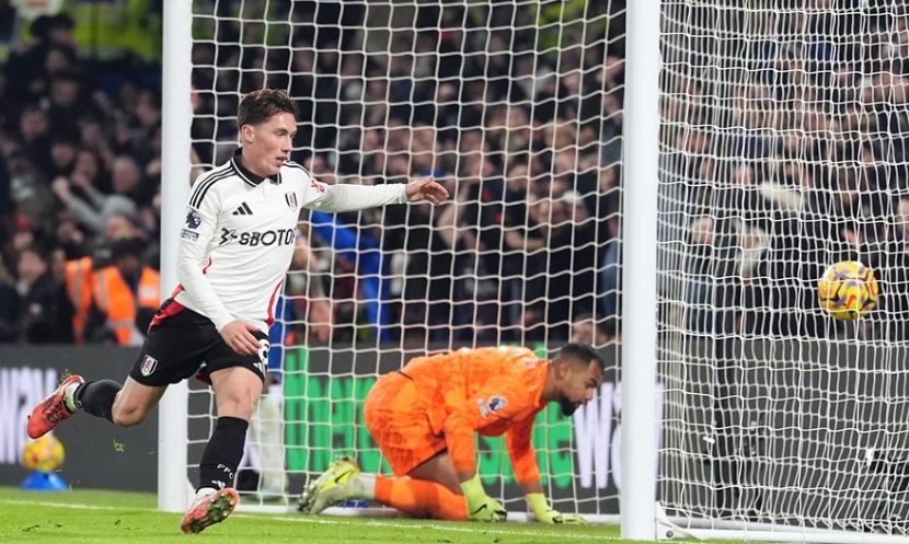 Chelsea thua sốc Fulham, nguy cơ bị Liverpool bỏ xa 10 điểm