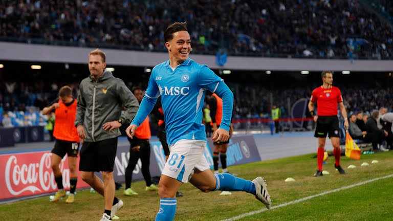 Napoli giành chiến thắng cuối năm dù Lukaku hụt penalty