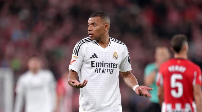Phản ứng của Bellingham khi Mbappe tiếp tục bỏ lỡ penalty