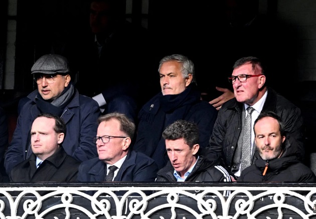 Mourinho nhận đề xuất mới, không phải làm HLV