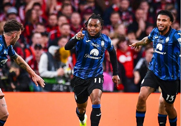 Lập hat-trick vào lưới Bayer, Lookman làm nên lịch sử
