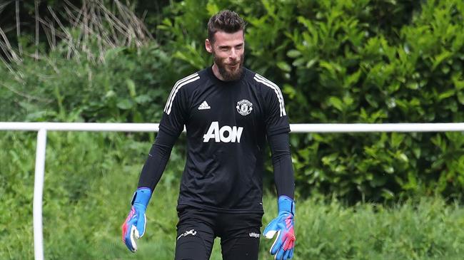 David de Gea tập luyện trong trang phục của M.U