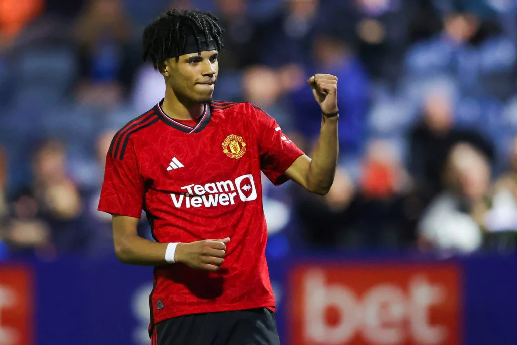 Ảnh bài viết M.U trói chân 'phù thủy cầm bóng' thuận cả 2 chân