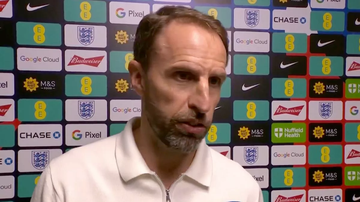 Southgate đã xếp một hậu vệ đá tiền vệ.