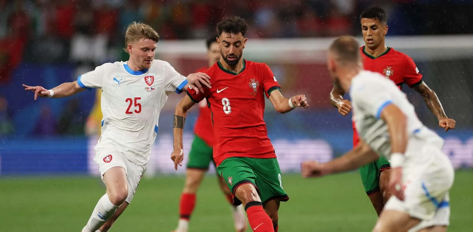Bruno chơi ra sao trong ngày bị Ronaldo cướp mất 1 kiến tạo?