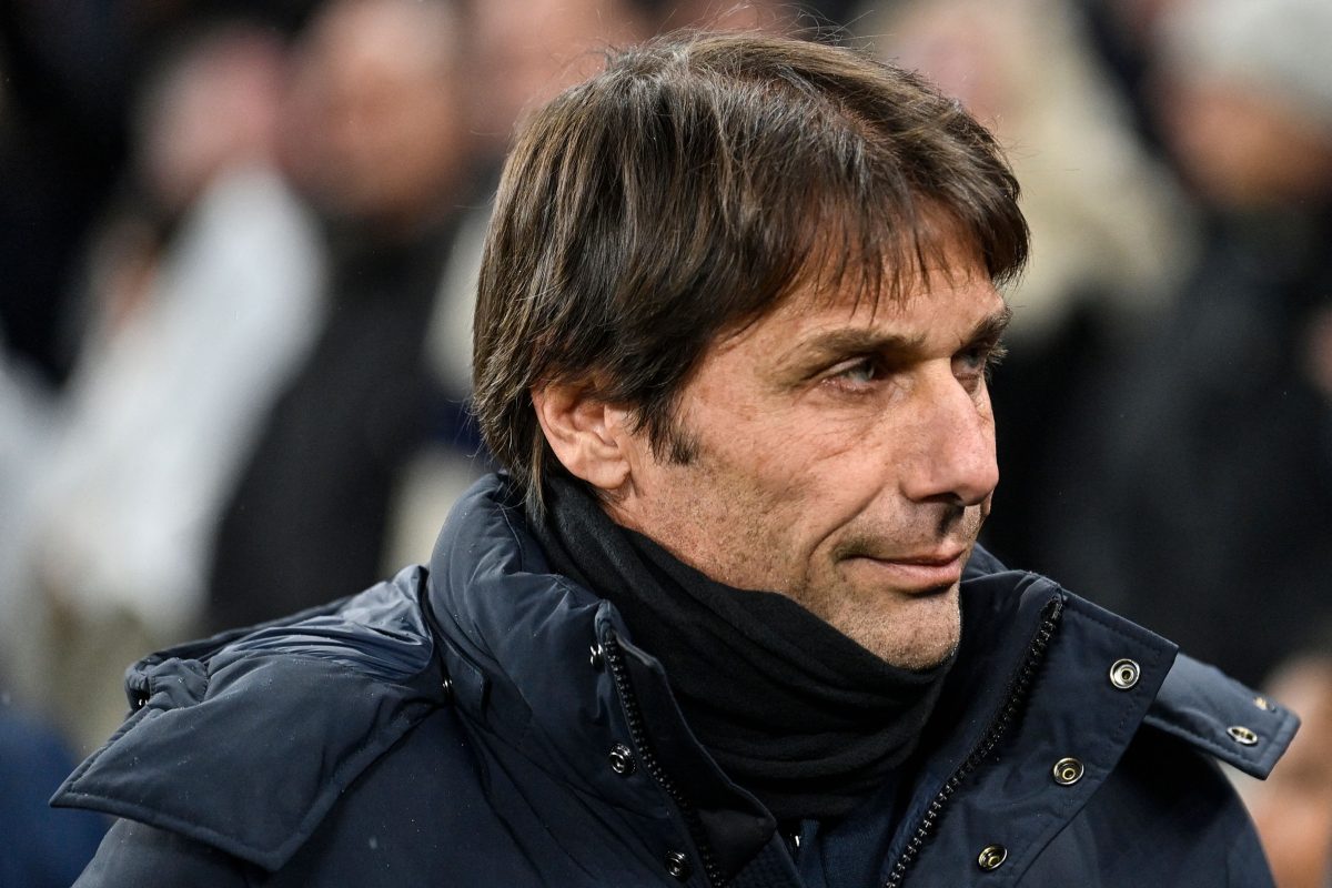 Conte có thể tặng Chelsea món quà 38 triệu bảng