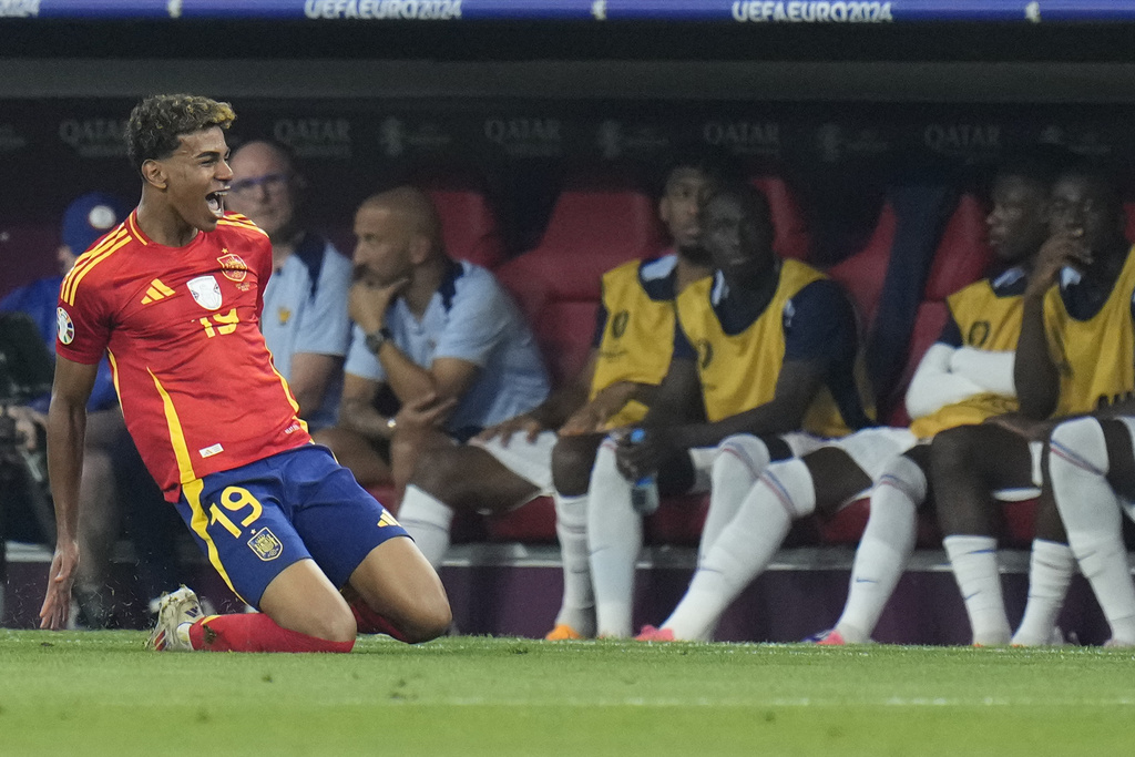 Jose Enrique dự đoán Tây Ban Nha hủy diệt Anh