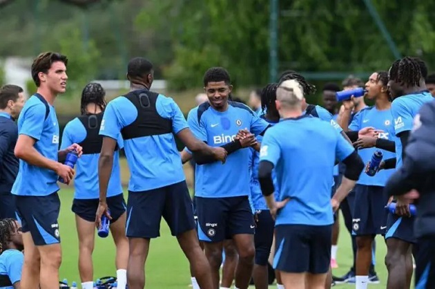 Tân binh 8,5 triệu bảng mang đến vấn đề cho 12 cầu thủ Chelsea