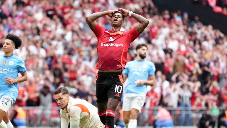 Ảnh bài viết Phản ứng của Van Nistelrooy trước pha bỏ lỡ của Rashford chính là thứ M.U cần