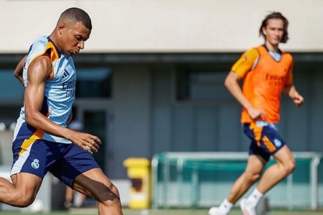 Lời hứa của Mbappe với Joan Martinez