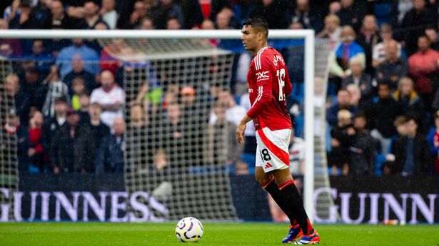 Ảnh bài viết Cơn thịnh nộ vô lý của Casemiro với Bruno Fernandes