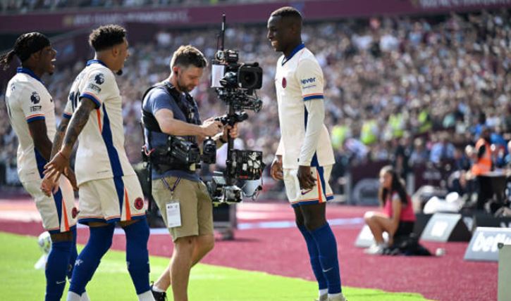 Sancho kiến tạo sau 4 phút, Chelsea thắng đậm West Ham