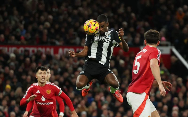 Alexander Isak lên tiếng về tương lai giữa sự quan tâm từ Chelsea