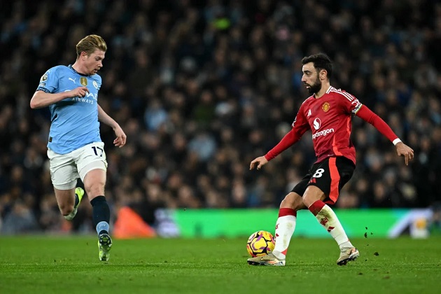 Chelsea sở hữu tiền vệ chuyền dài đẳng cấp, bỏ xa Fernandes và De Bruyne