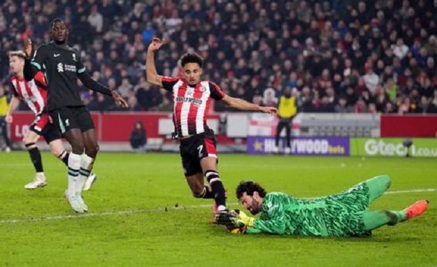 Bức tường giúp Liverpool giành chiến thắng trước Brentford