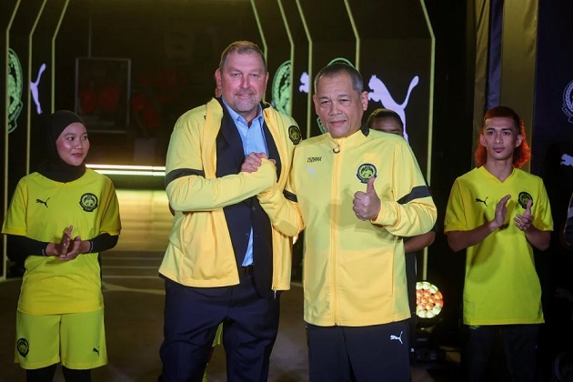 Peter Cklamovski chính thức đến Malaysia, nêu rõ lập trường với các tuyển thủ
