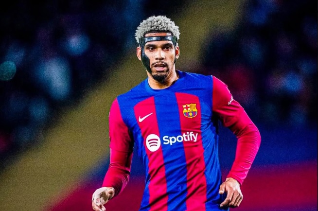 Juventus nhắm Araujo của Barca, tiết lộ số lương phải trả mỗi năm