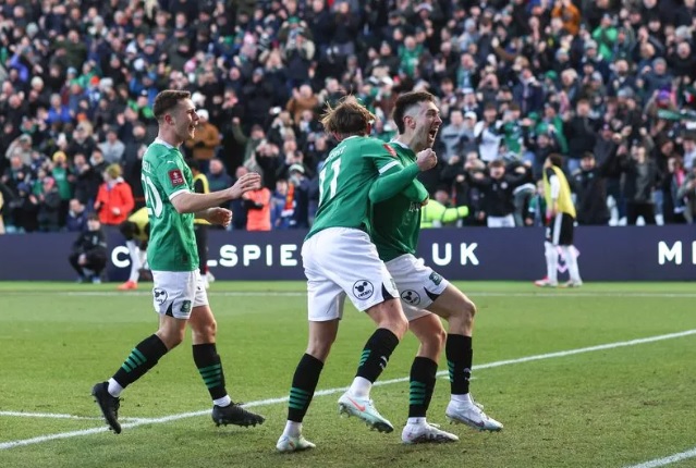 Loại Liverpool, Plymouth muốn gặp Man United ở FA Cup