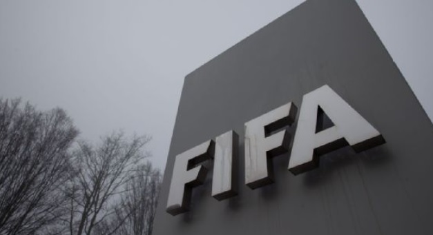 FIFA đình chỉ nhân viên sau cáo buộc quan hệ tình dục đồng giới với trẻ vị thành niên