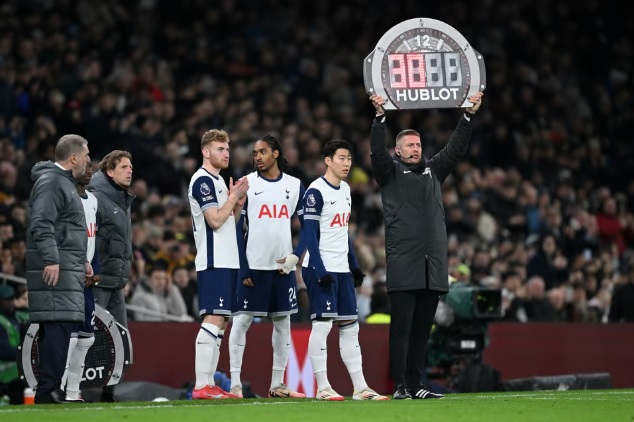 Vì sao Ange Postecoglou lại để Son Heung-min dự bị trước Man City?