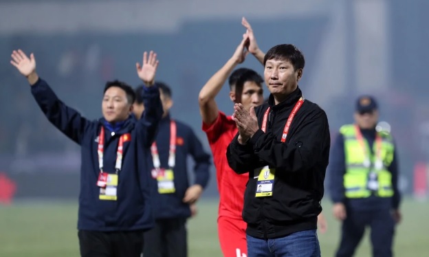 Ảnh bài viết HLV Kim Sang Sik đảm nhận 2 vai trò cùng lúc ở Việt Nam