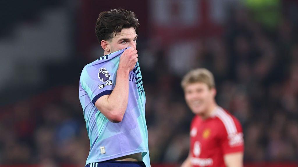 "Chúng tôi quá ngây thơ và suýt nữa đã trao chiến thắng vào tay Man United"