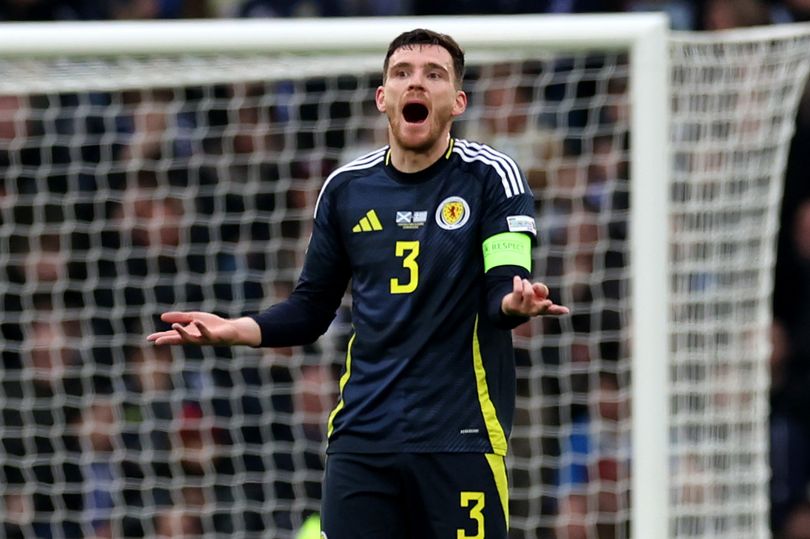 Robertson bị chỉ trích dữ dội sau thất bại 0-3 của Scotland trước Hy Lạp