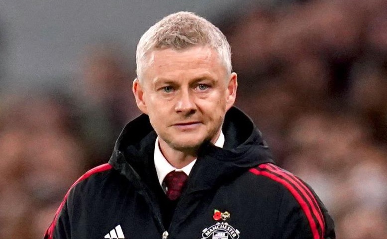 Solskjaer "buồn" về quyết định bán tiền vệ của Man United