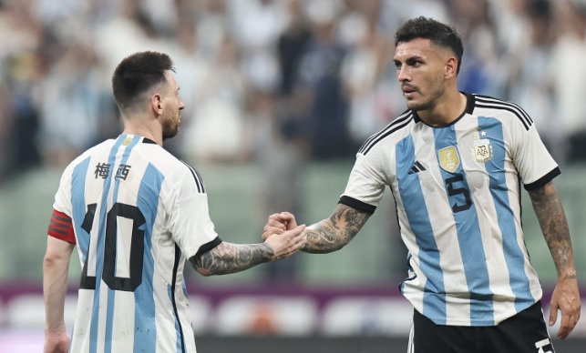 Nói xấu Barca, đồng đội bị Messi "hít le"