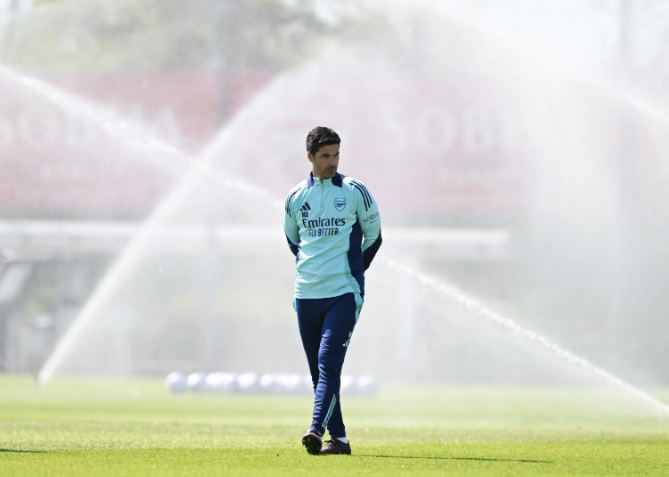 Clarke và Sweet: Tương lai hàng thủ Arsenal lộ diện
