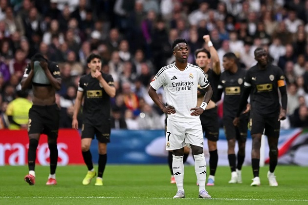 Phản ứng của khán giả Bernabeu khi Vinicius sút hỏng penalty
