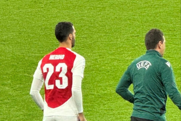 Lần đầu của tân binh Arsenal