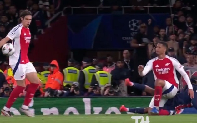 Tranh cãi! Bóng chạm tay Calafiori và không có penalty cho PSG