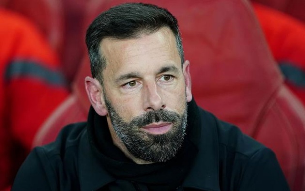  Tuyên bố đầy cảm xúc của Van Nistelrooy khi thay thế Ten Hag