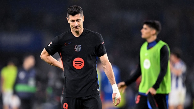 Lý giải vì sao VAR từ chối bàn thắng của Lewandowski?
