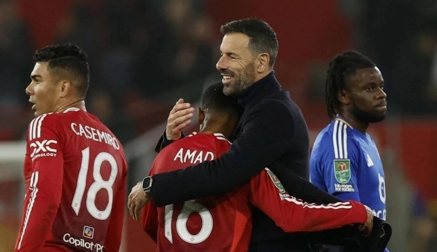 Ảnh bài viết Casemiro gửi lời nhắn đến Van Nistelrooy: "Luôn mãi biết ơn. Huyền thoại!"