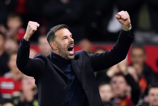 Leicester sẵn sàng 'kích nổ quả bom' Ruud van Nistelrooy