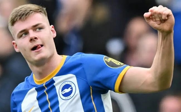 Toan tính của Chelsea với Evan Ferguson