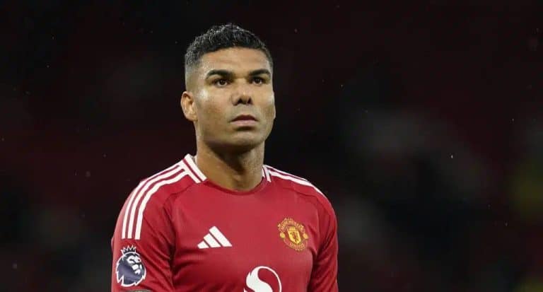 Casemiro không dám nhìn Fernandes sút penalty