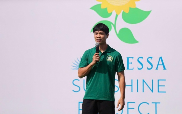 Công Phượng gặp gỡ đại diện LĐBĐ Nhật Bản, đồng hành cùng dự án vì trẻ em Việt Nam