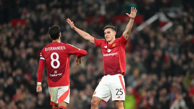 Man Utd vừa mất cầu thủ đáng lo hơn Fernandes - chạy khắp mặt sân