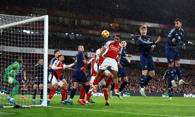 Mất bóng 7 lần, 0 cú sút - Cầu thủ MU như kẻ học việc trước Arsenal