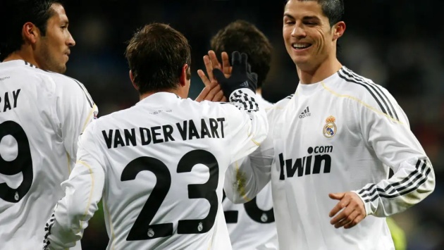 Ronaldo đáp trả hài hước khi đồng đội cũ nhắc về việc 'khỏa thân'