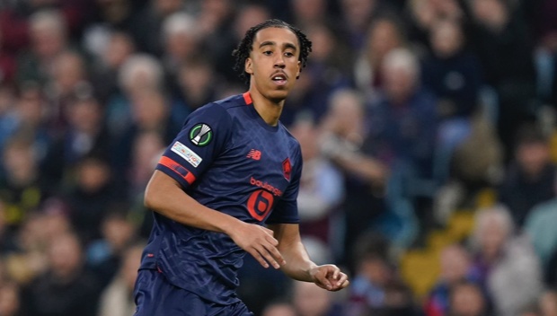 Ảnh bài viết Man Utd đạt thỏa thuận 50 triệu euro, Leny Yoro chưa đồng ý