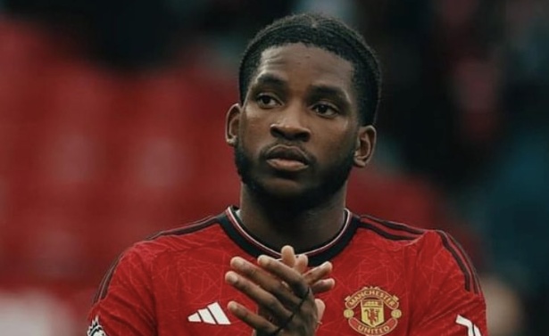 Ảnh bài viết Here we go! Kiểm tra y tế, Kambwala rời Man Utd