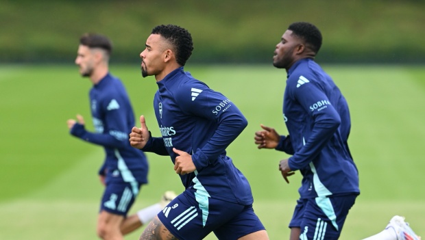 Ảnh bài viết Arsenal trở lại tập luyện: Diện mạo mới Tomiyasu; Thái độ của White