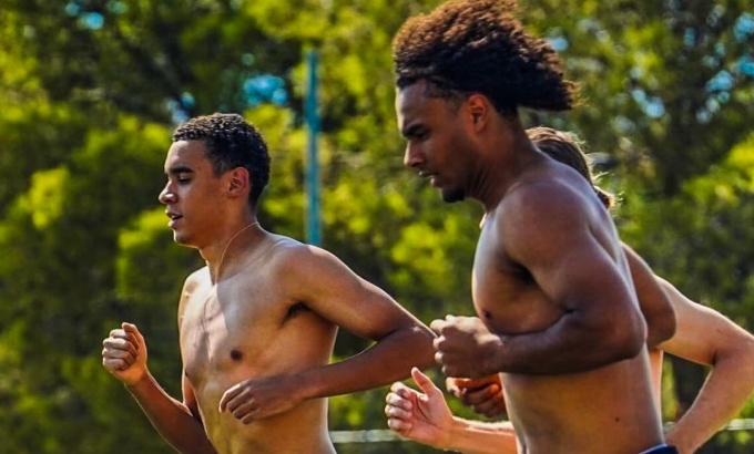 Ảnh bài viết Hình ảnh gây chú ý của Joshua Zirkzee trước khi hội quân với M.U