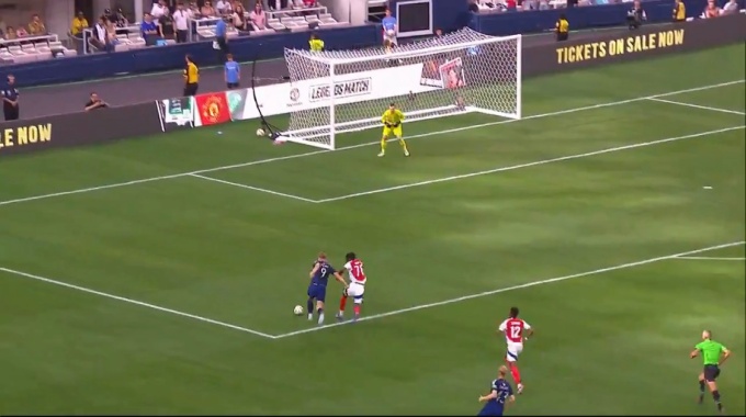 Ảnh bài viết Cận cảnh pha phản công chớp nhoáng, song sát M.U xé toạc hàng thủ Arsenal