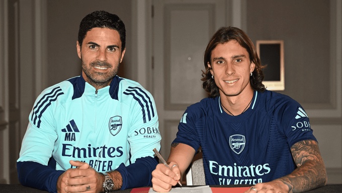 Ảnh bài viết CHÍNH THỨC! Arsenal công bố Riccardo Calafiori giá 45 triệu euro, chốt luôn số áo