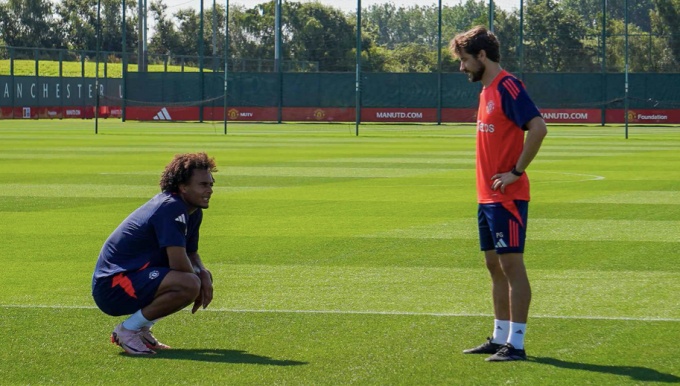 Ảnh bài viết Hình ảnh xót xa của Joshua Zirkzee khi có buổi tập đầu tiên ở Man Utd